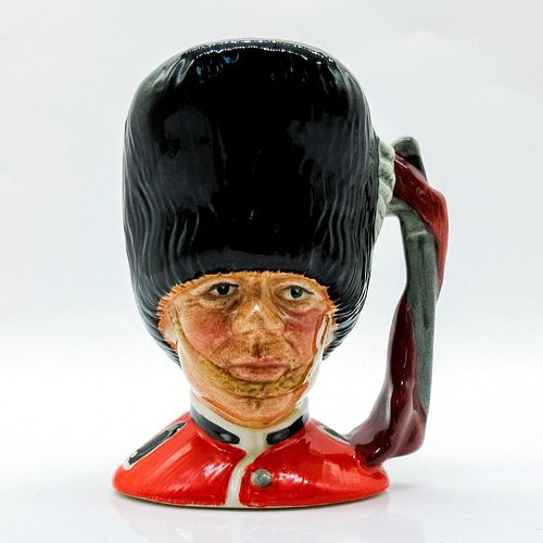 GUARDSMAN D6772 - MINI - ROYAL DOULTON