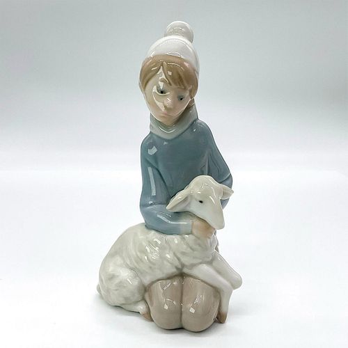 BOY WITH LAMB 1004676 - LLADRO