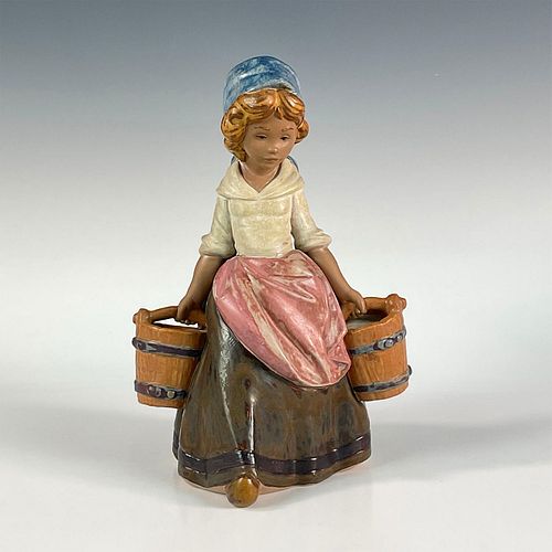 GIRL WITH TWO PAILS 1013512 LLADRO 3941e9