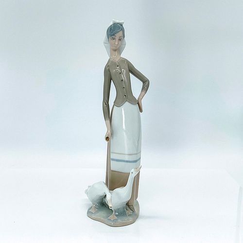 GIRL WITH GEESE 1001035 LLADRO 3941e6