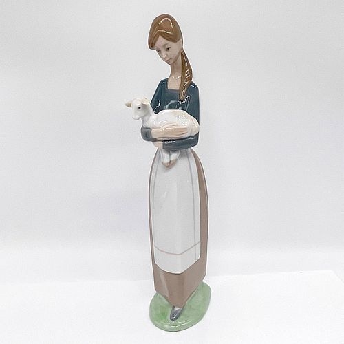 GIRL WITH LAMB 1004505 - LLADRO