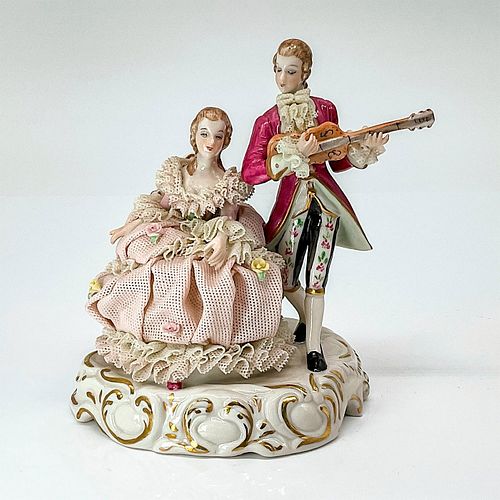 IRISH DRESDEN PORCELAIN FIGURINE 39425a