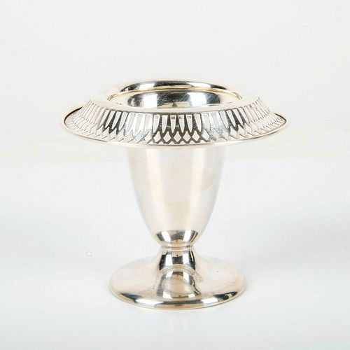 VINTAGE STERLING SILVER PEDESTAL BOWLBeautiful