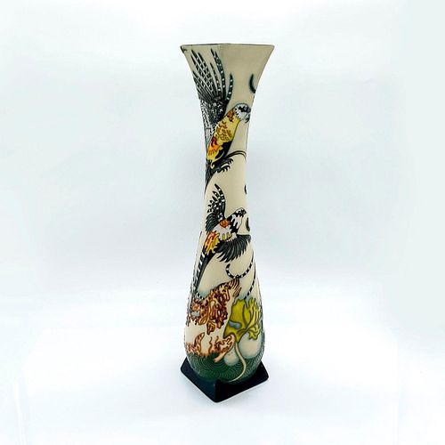 RARE MOORCROFT POTTERY VASE, THE CHASEA