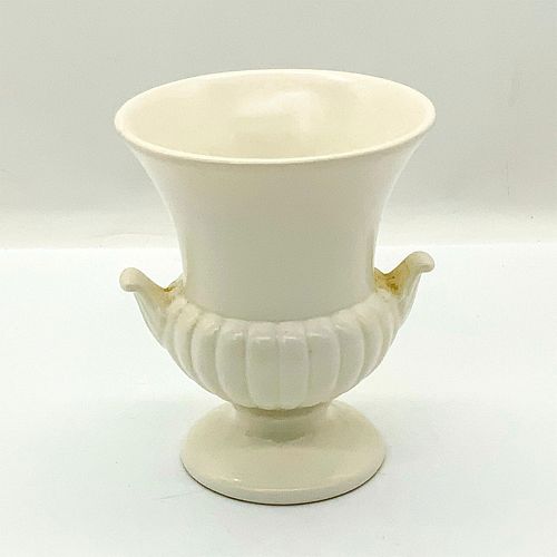 WEDGWOOD QUEENSWARE SMALL URN VASELovely
