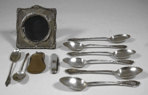 A set of six Victorian silver tea 39704d