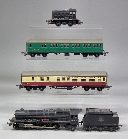 A collection of Triang and Hornby 39707e