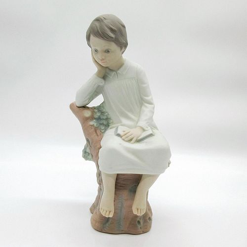 LITTLE BOY THINKING 1014876 - LLADRO