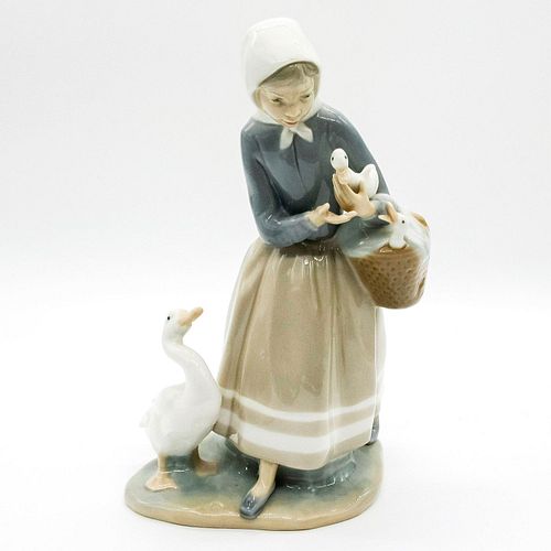 SHEPHERDESS W/DUCKS 1004568 - LLADRO