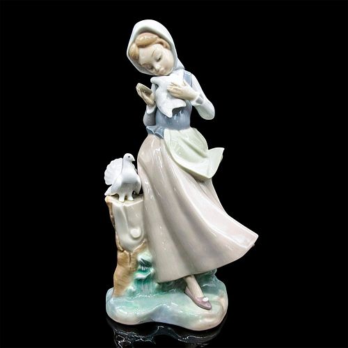 GIRL WITH PIGEONS 1004915 - LLADRO PORCELAIN