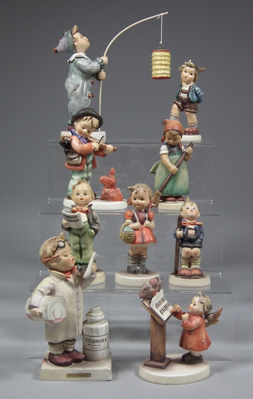 A collection of Hummel pottery 3974f4