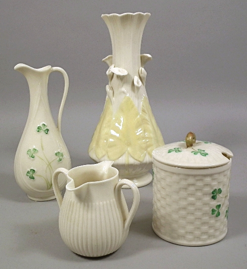 A small collection of Belleek porcelain 3975cc