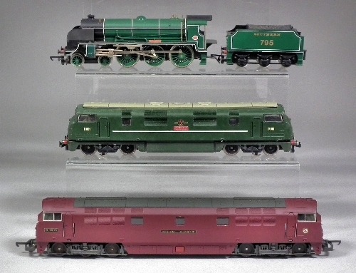 A collection of 00 gauge models 397606