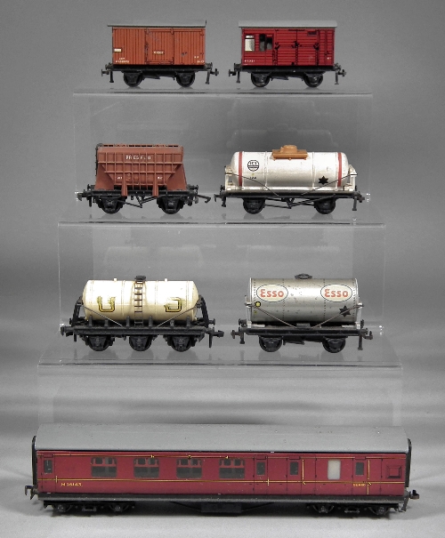 A collection of Hornby Triang and 39760a