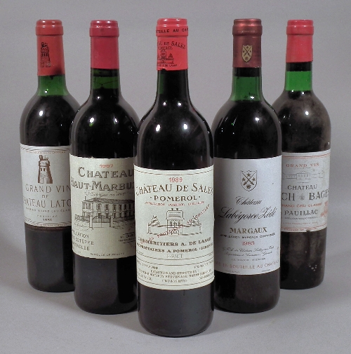 Twelve bottles of mixed red Bordeaux