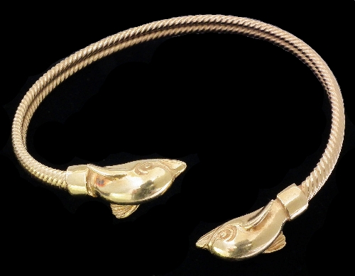 A modern 14ct gold torque bracelet 397686