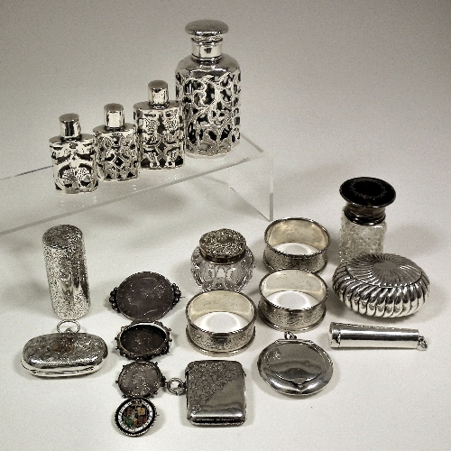 A George V silver Sovereign case