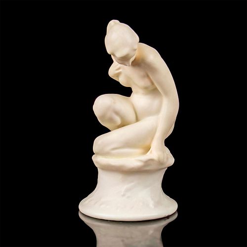 FEMALE STUDY HN606 ROYAL DOULTON 39785b