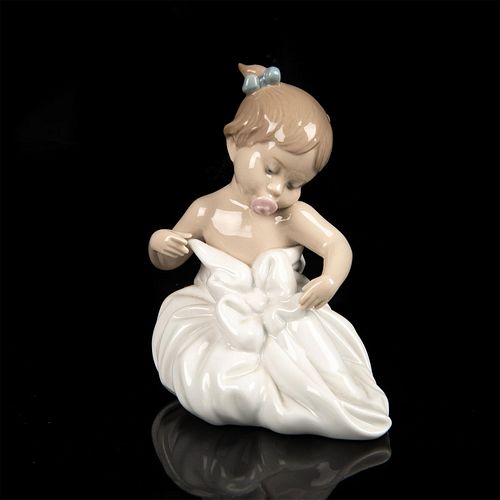 NAO BY LLADRO PORCELAIN FIGURINE,