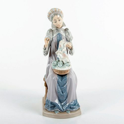 SEWING A TROUSSEAU 1005126 - LLADRO