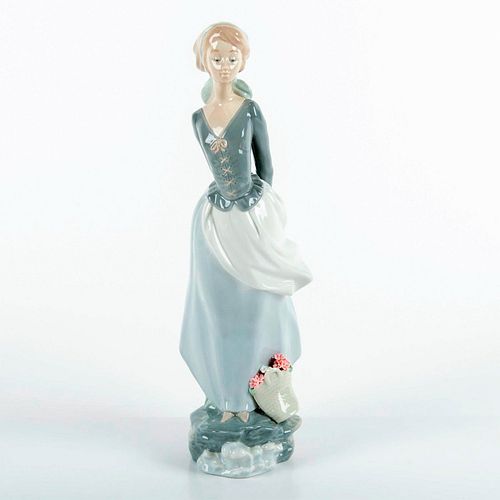 WIND BLOWN GIRL 1004922 LLADRO 397d61