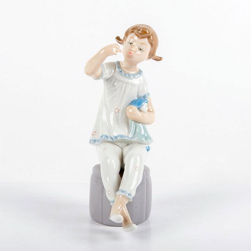 GIRL WITH DOLL 1001083 - LLADRO PORCELAIN