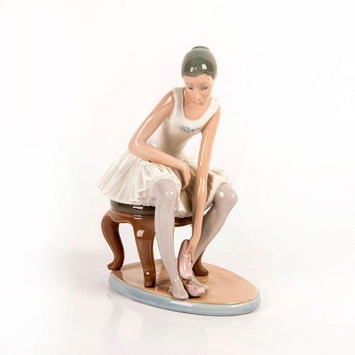 NAO BY LLADRO BALLERINA FIGURINE, JOYGlazed