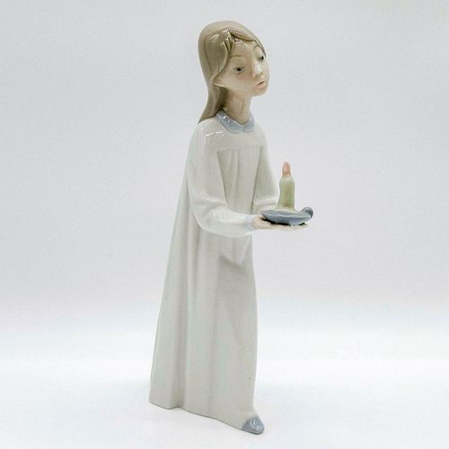 GIRL WITH CANDLE 1004868 - LLADRO
