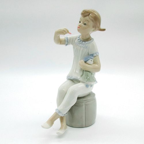 GIRL WITH DOLL 1001083 LLADRO 395fb0