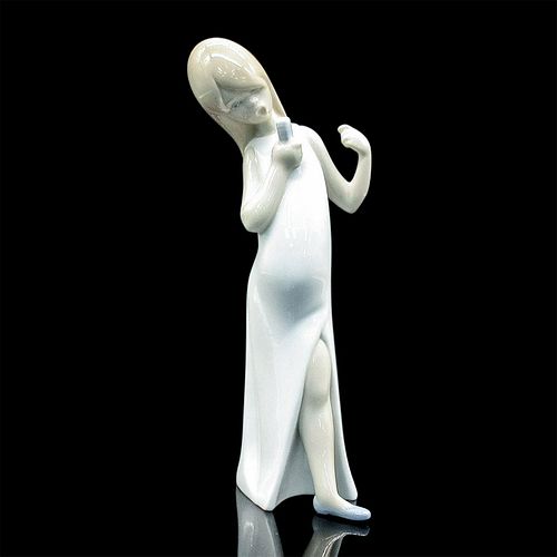 GIRL SINGER 1004612 LLADRO PORCELAIN 395fa9