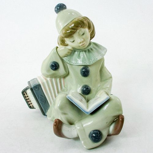 GIRL WITH ACCORDION 1001178 - LLADRO