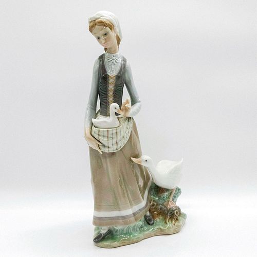GIRL WITH GOOSE 1004815 LLADRO 395fb5
