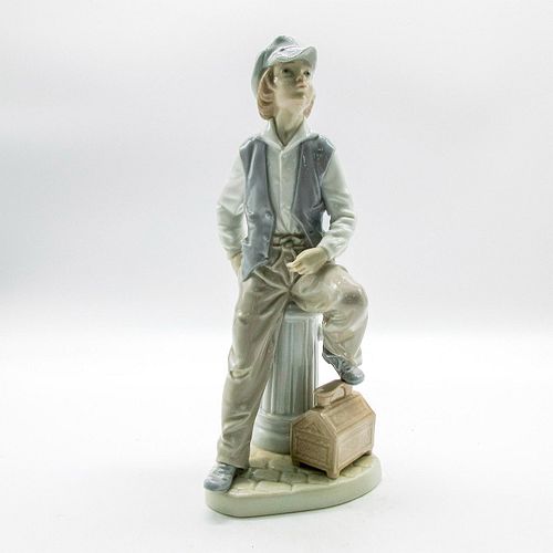 NAO BY LLADRO FIGURINE SHOESHINE 396001