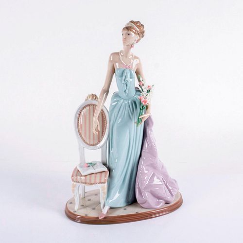 A LADY OF TASTE 1001495 - LLADRO