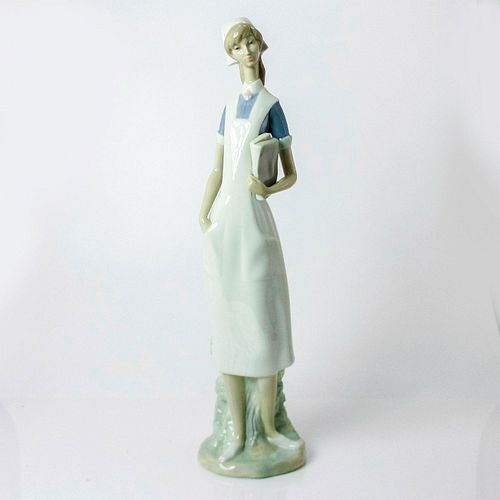 NURSE (REDUCED) 1004603.3 - LLADRO PORCELAIN