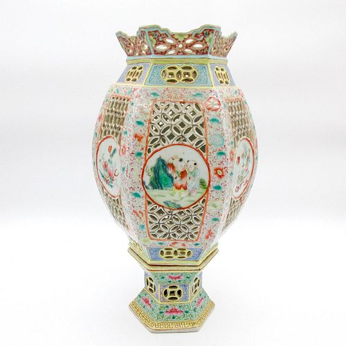 2PC CHINESE FAMILLE ROSE PORCELAIN