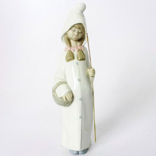 GIRL WITH BASKET 1004678 - LLADRO
