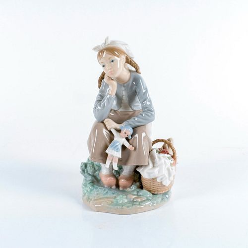 GIRL WITH DOLL 1001211 - LLADRO PORCELAIN