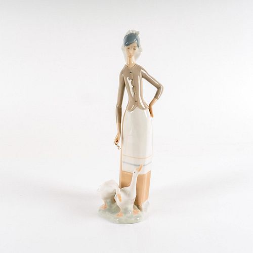 GIRL WITH GEESE 1001035 - LLADRO