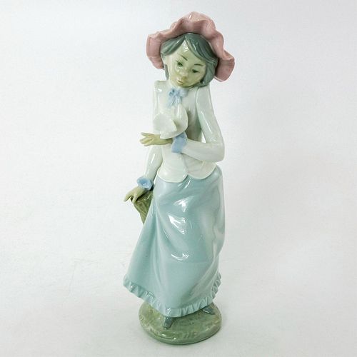 NAO LLADRO FIGURINE, GIRL WITH