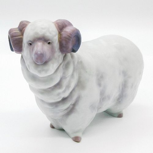 LAMB 1011046 - LLADRO PORCELAIN