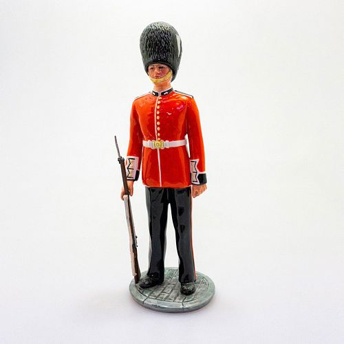 GUARDSMAN HN2784 - ROYAL DOULTON