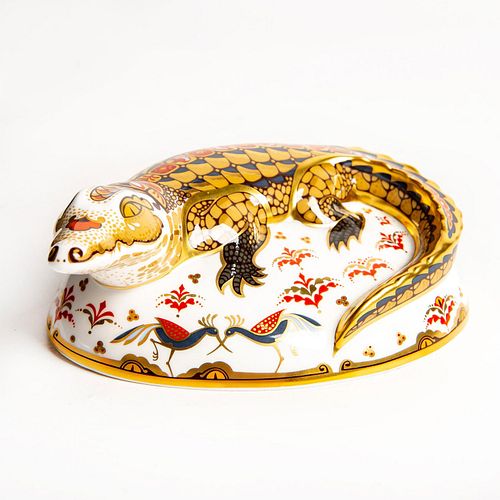 ROYAL CROWN DERBY FIGURAL PAPERWEIGHT  399759