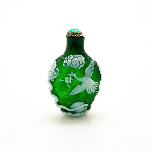 CHINESE VINTAGE OVERLAY SNUFF BOTTLE,