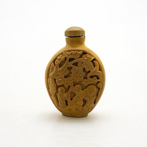 CHINESE VINTAGE RESIN SNUFF BOTTLE,