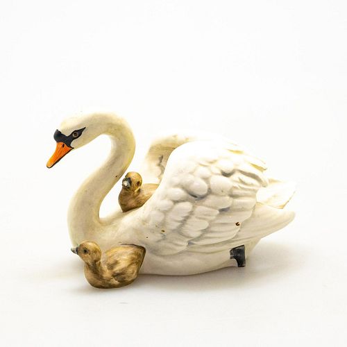 GOEBEL HUMMEL FIGURINE SWAN AND 399b0e