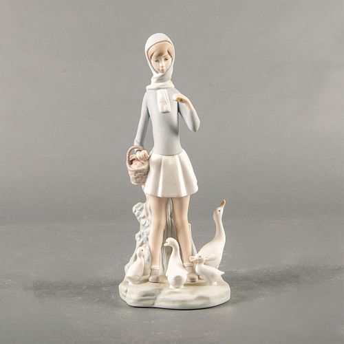 LLADRO FIGURINE, GIRL WITH UMBRELLA