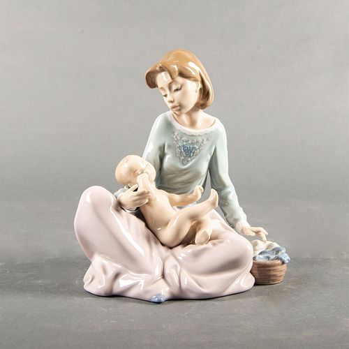 LLADRO FIGURE GROUP DRESSING THE 399cb3