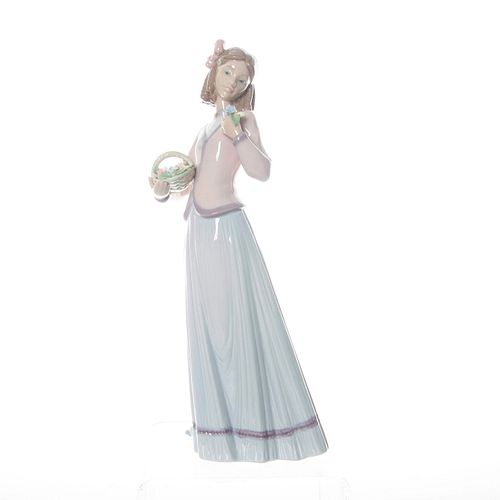 LLADRO FIGURINE, 7644 INNOCENCE