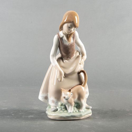 LLADRO FIGURINE, LITTLE GIRL WITH